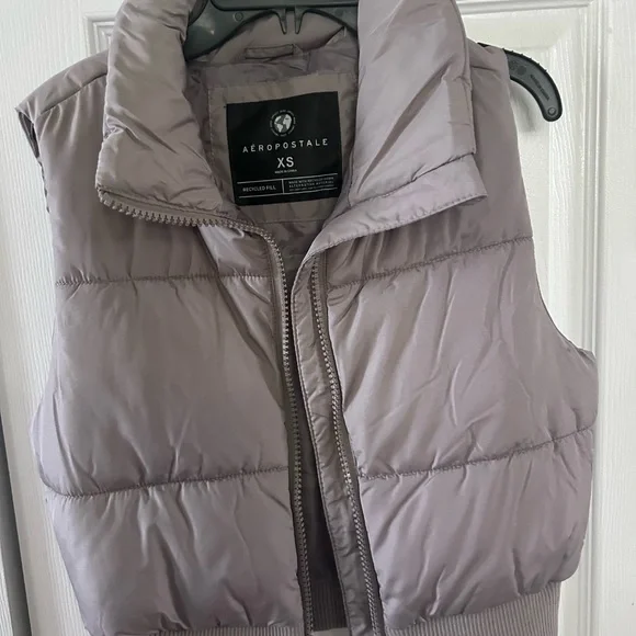 Aeropostale Cropped Puffer Vest in Soft Lavender - Picture 2 of 3